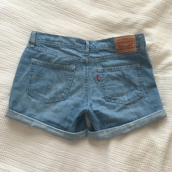 Levi's light wash roll-up shorts - Picture 1 of 4